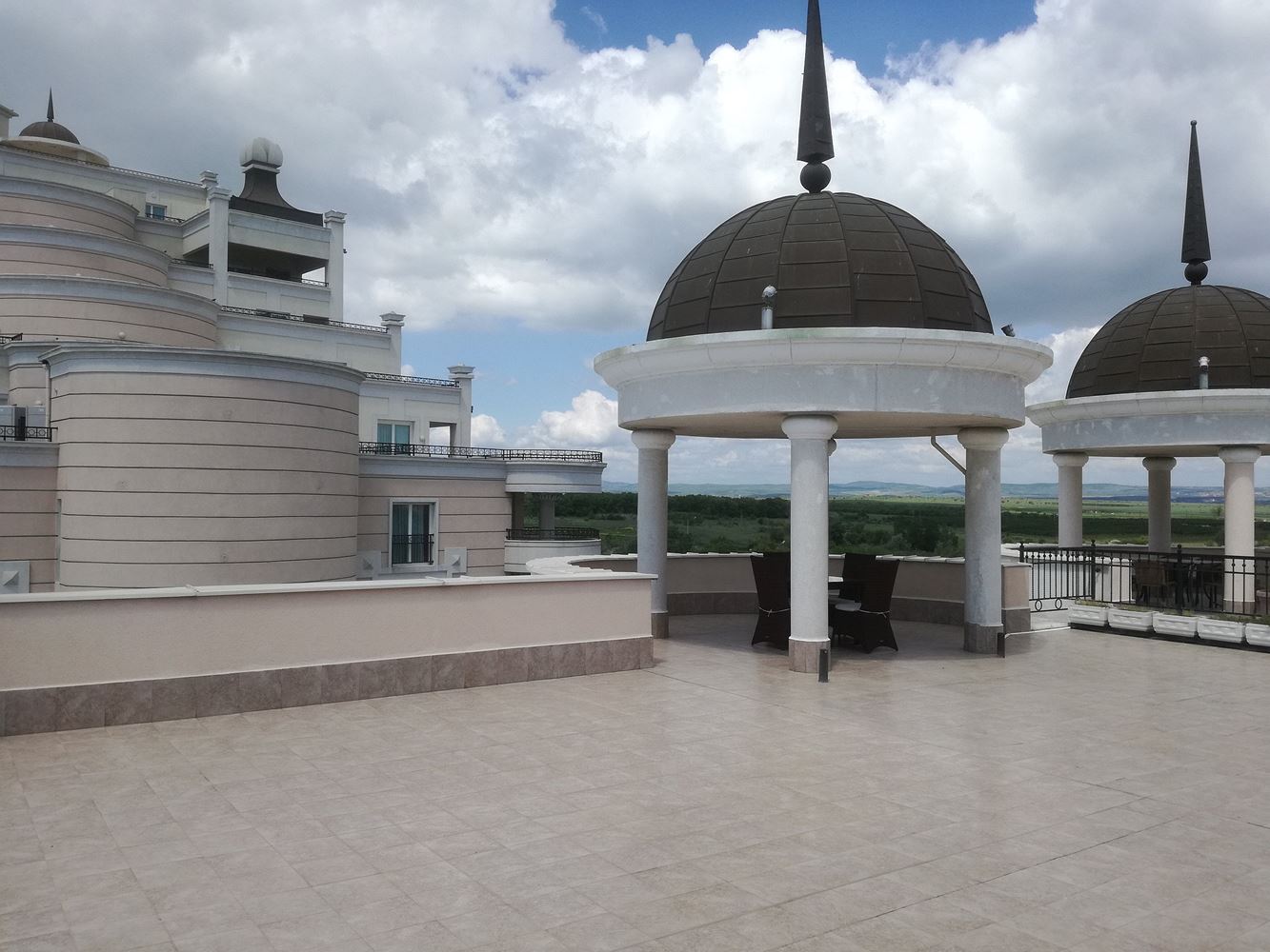 Luxusní mezonet s obrovskou panoramatickou terasou a výhledem na moře v Pomorie