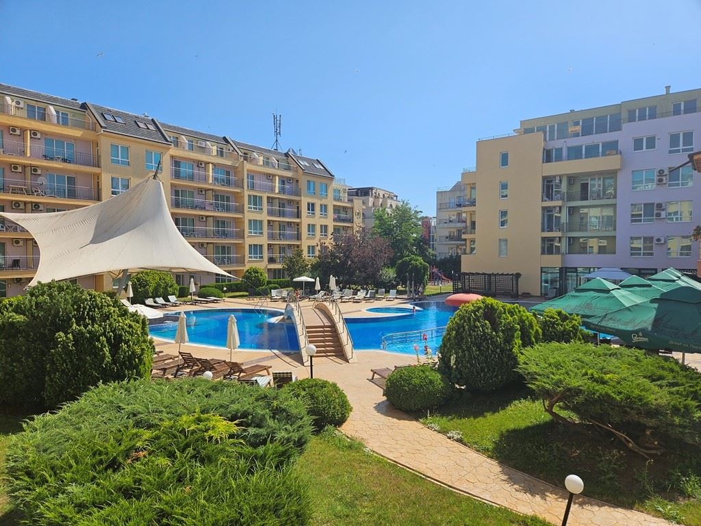 Exkluzivní 2pokojový apartmán s panoramatickým výhledem na bazén ve Slunečném pobřeží