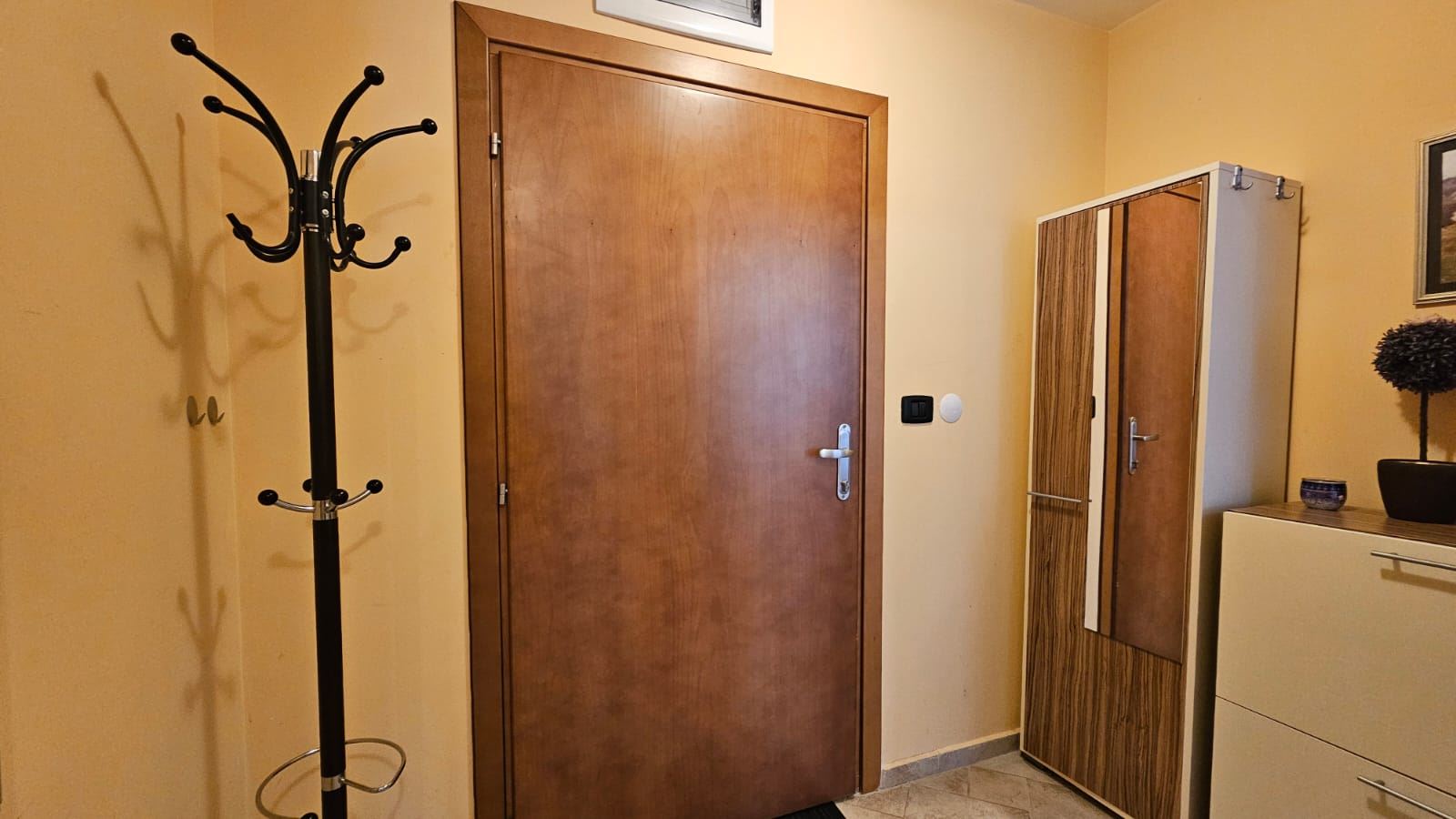 Útulný a stylově zařízený apartmán s jednou ložnicí a částečným výhledem na moře