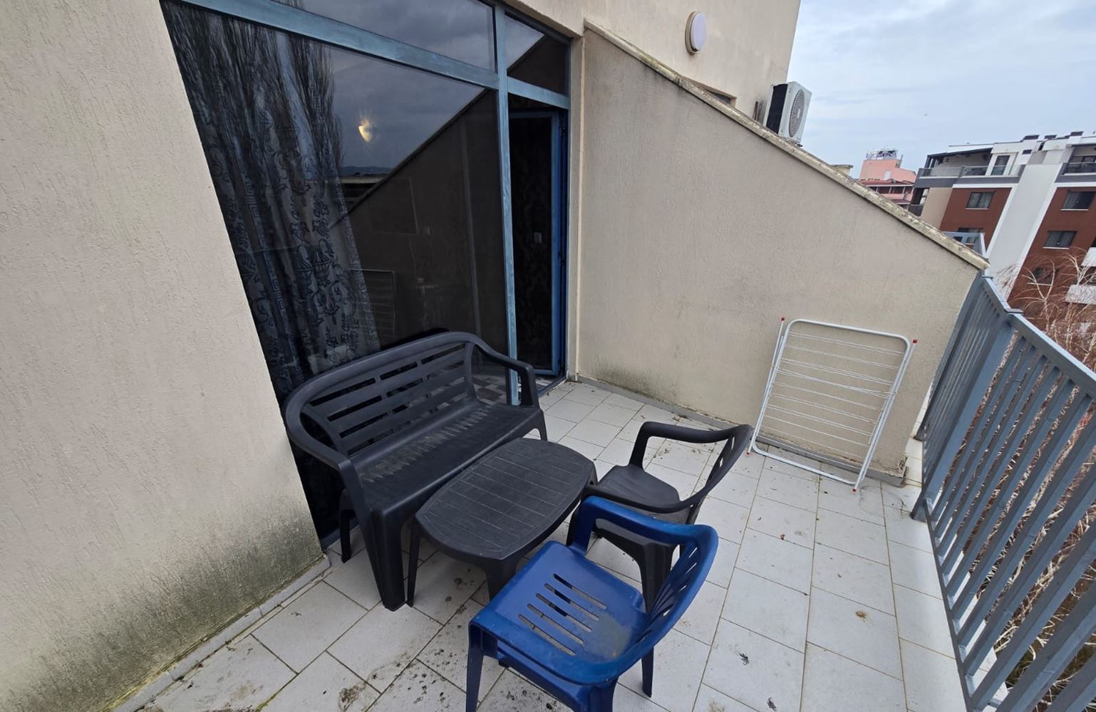 Stylové studio v centru Slunečného pobřeží s výhledem na park a město