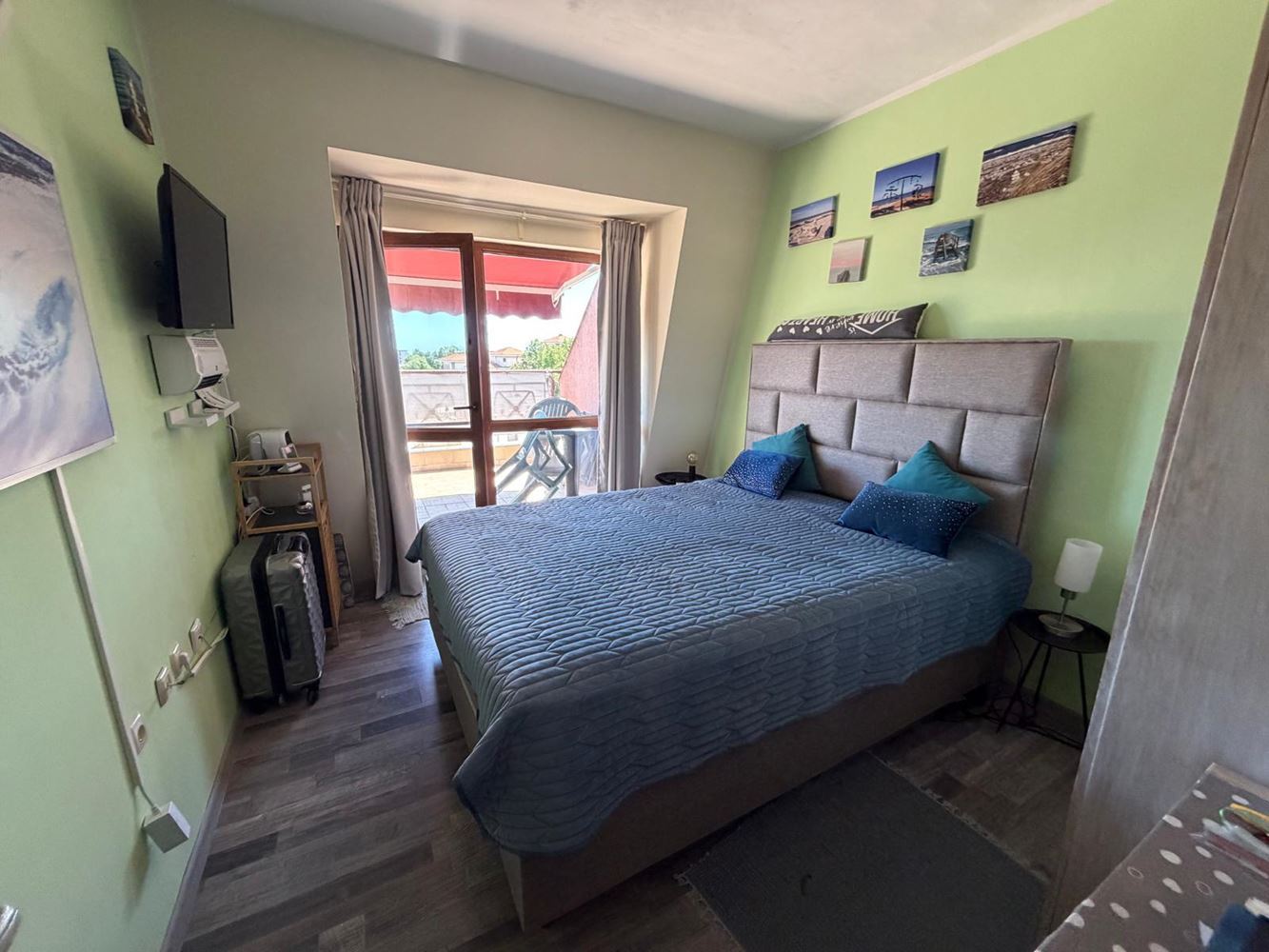 Apartmán s jednou ložnicí s výhledem na moře v uzavřeném komplexu na Slunečném pobřeží – připravený k užívání
