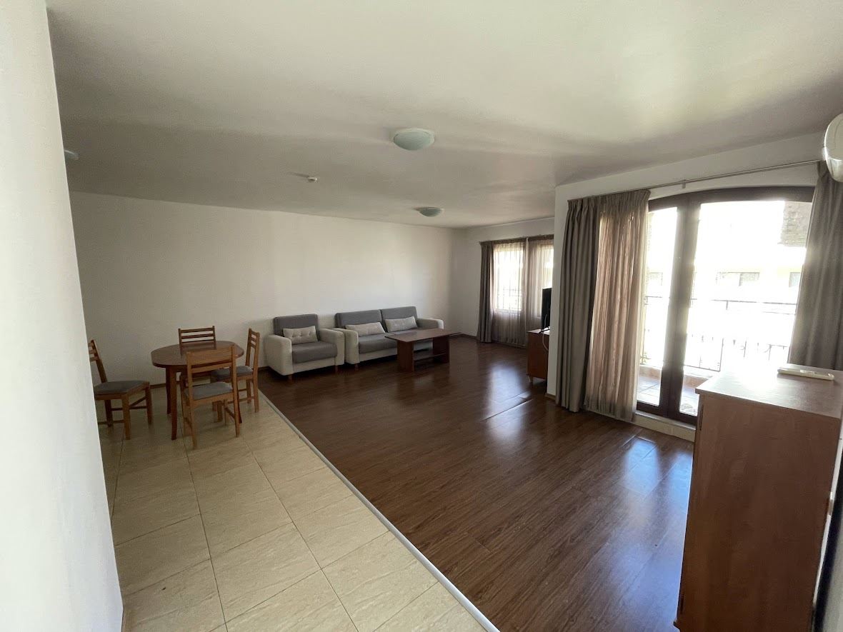 Výhled na moře a prvotřídní lokalita – byt v komplexu se službami, Aheloy