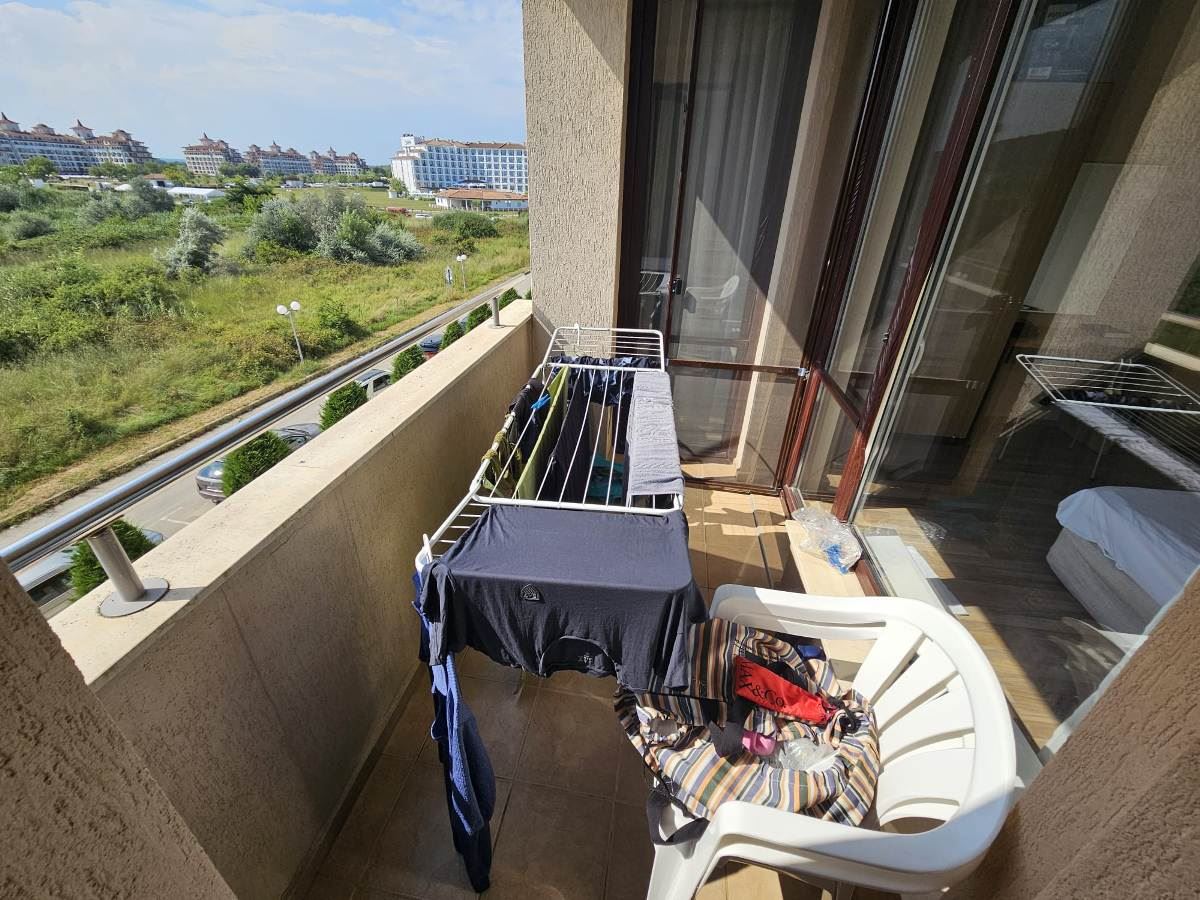 Luxusní apartmán se třemi ložnicemi na první linii u moře v Obzoru – panoramatický výhled na moře a hory