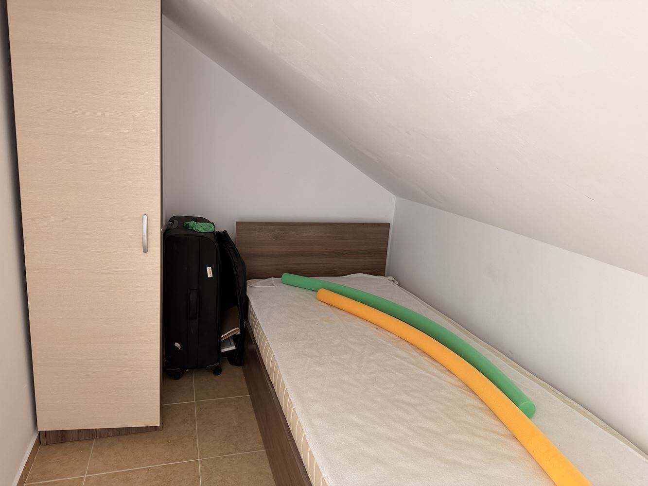První linie u moře s nádherným panoramatickým výhledem – prostorný byt s jednou ložnicí a dvěma terasami