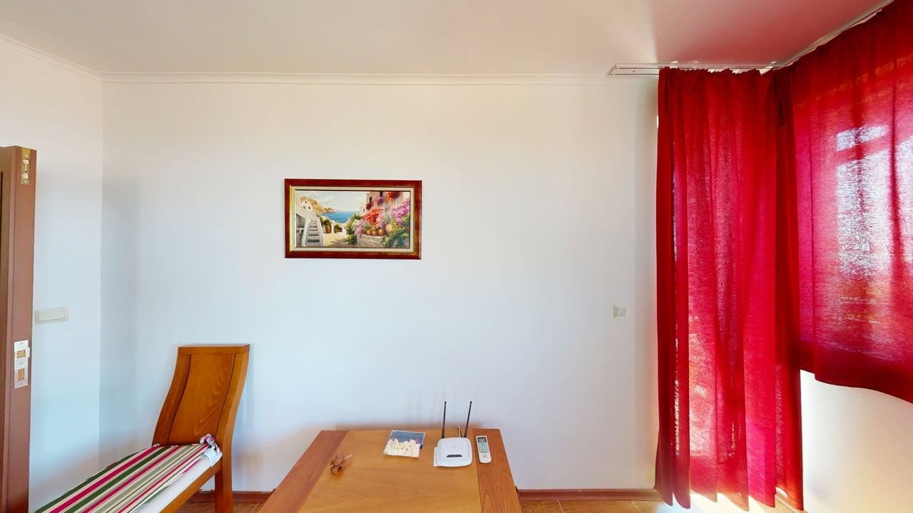 Prostorný apartmán s jednou ložnicí a výhledem na moře v oblasti Slunečného pobřeží