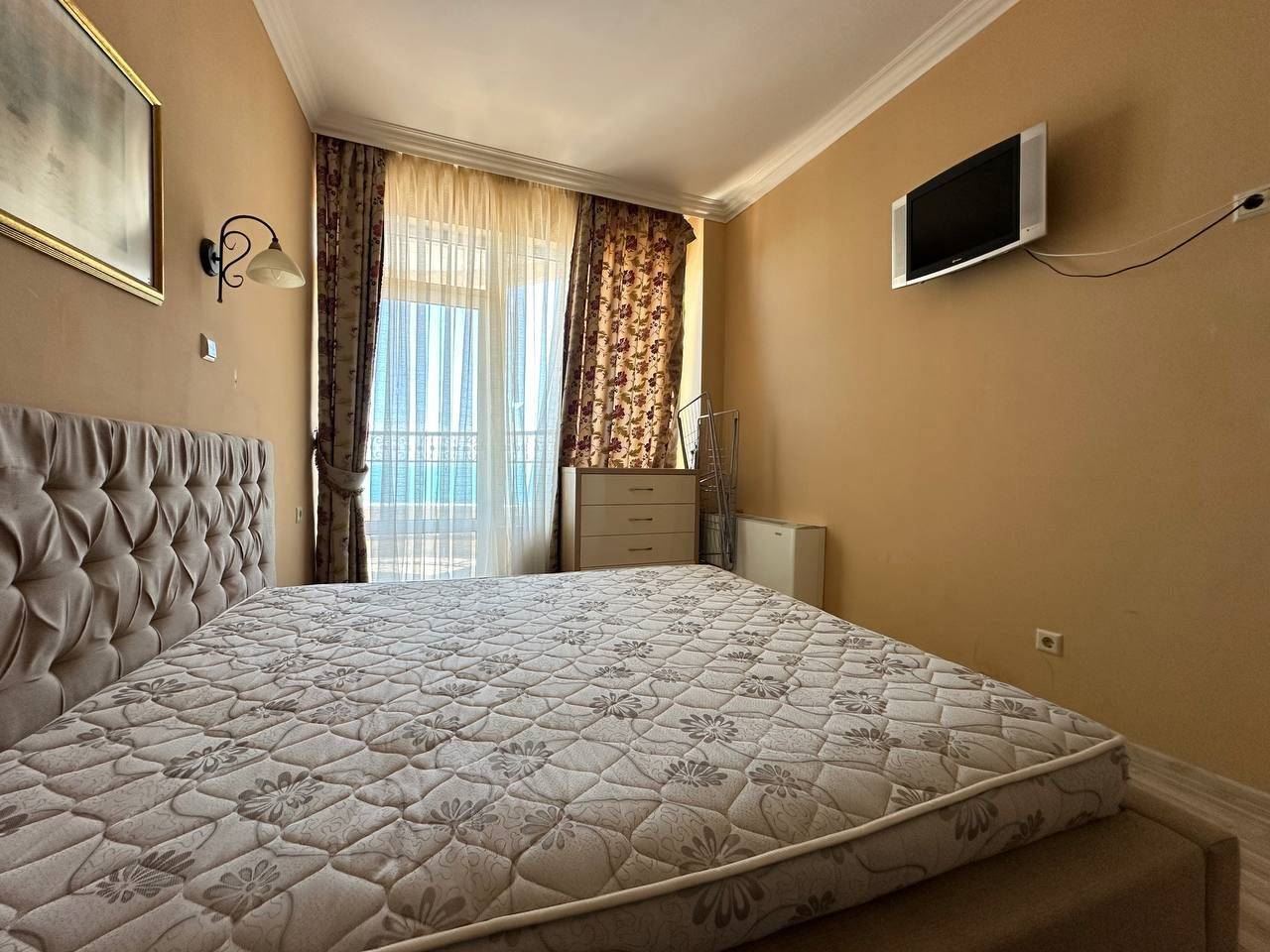 Prostorný apartmán s výhledem na moře v první linii v Pomorie – rekreační nemovitost s atmosférou luxusního resortu