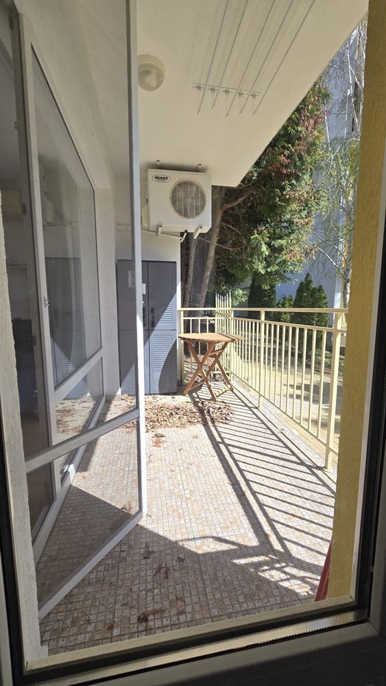 Stylový apartmán s jednou ložnicí v elitním komplexu ve Sveti Vlas – komfort, klid a celoroční pohodlí