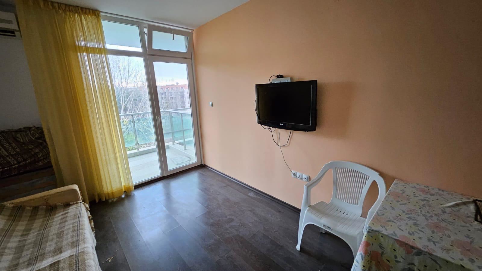Prostorný apartmán s jednou ložnicí v moderním komplexu v srdci Slunečného pobřeží – skvělá investice a připraven k nastěhování