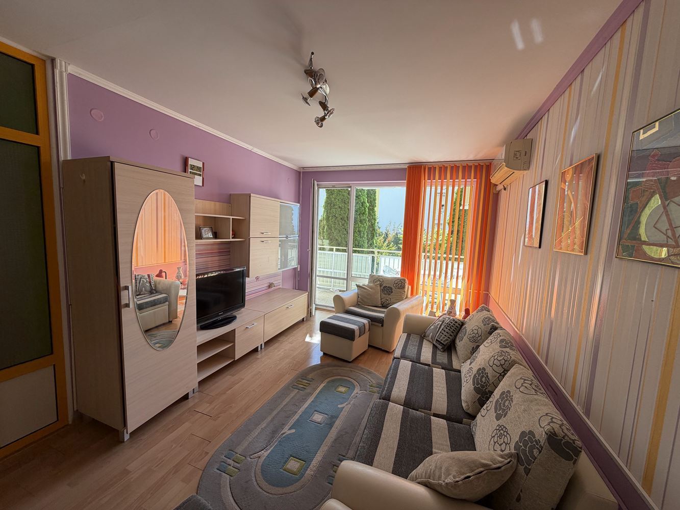 Apartmán s jednou ložnicí, prostornou terasou a výhledem na moře ve Sveti Vlas – 300 metrů od pláže