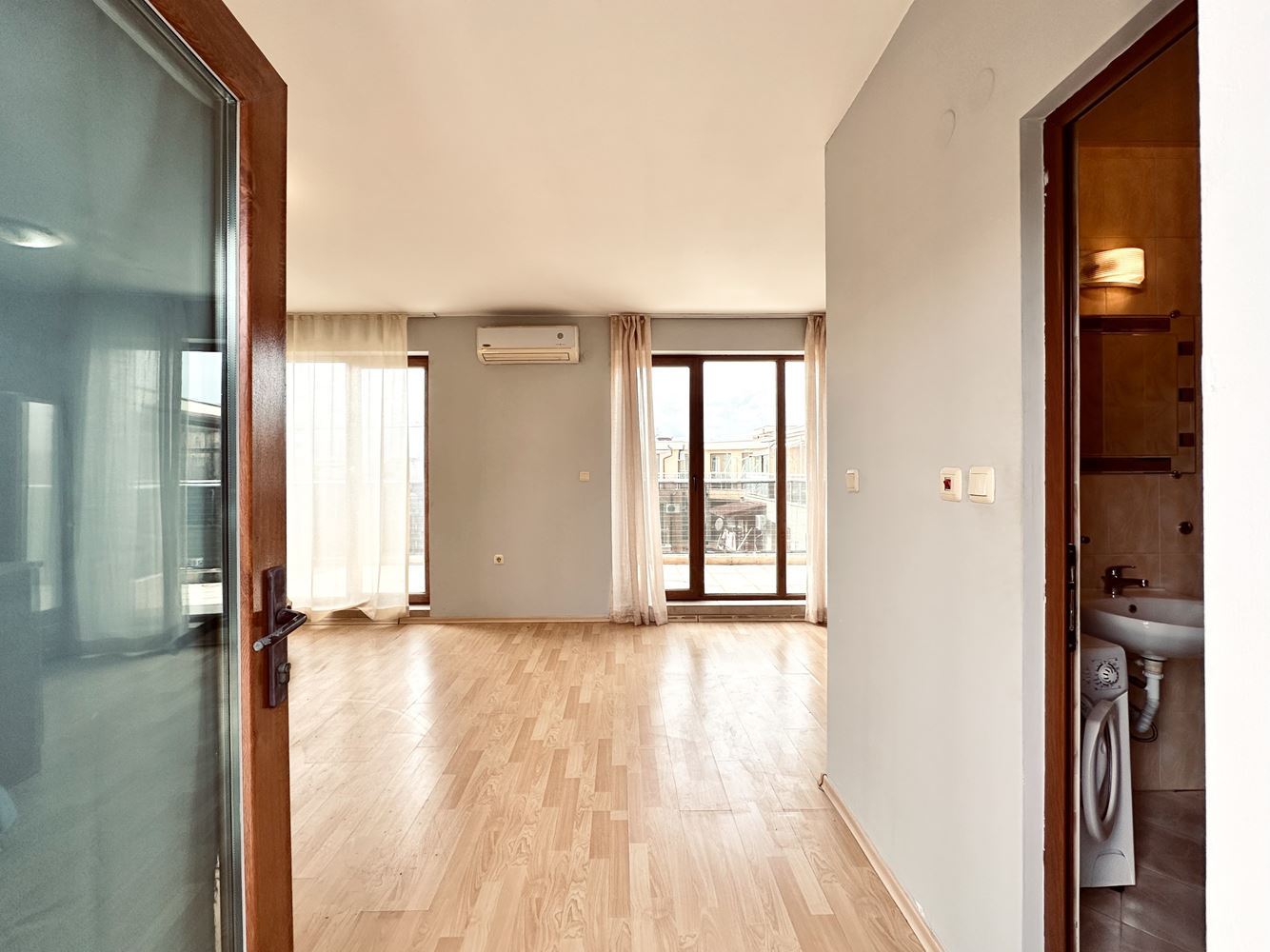  Prostorné studio s působivou panoramatickou terasou na Slunečním pobřeží