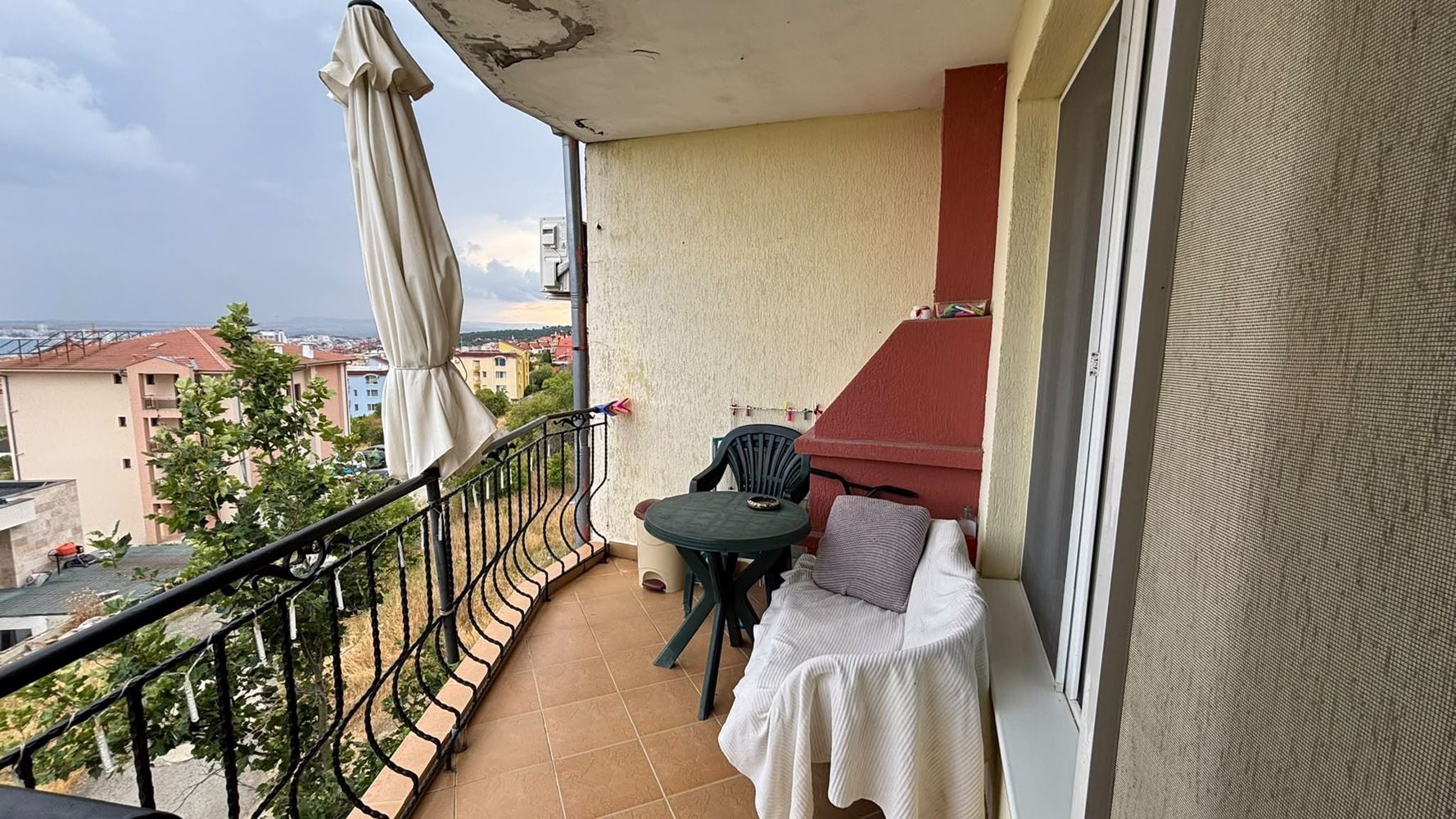 Apartmán s jednou ložnicí s výhledem na moře ve Sveti Vlas – bez poplatku za údržbu, s parkováním, připravený k nastěhování