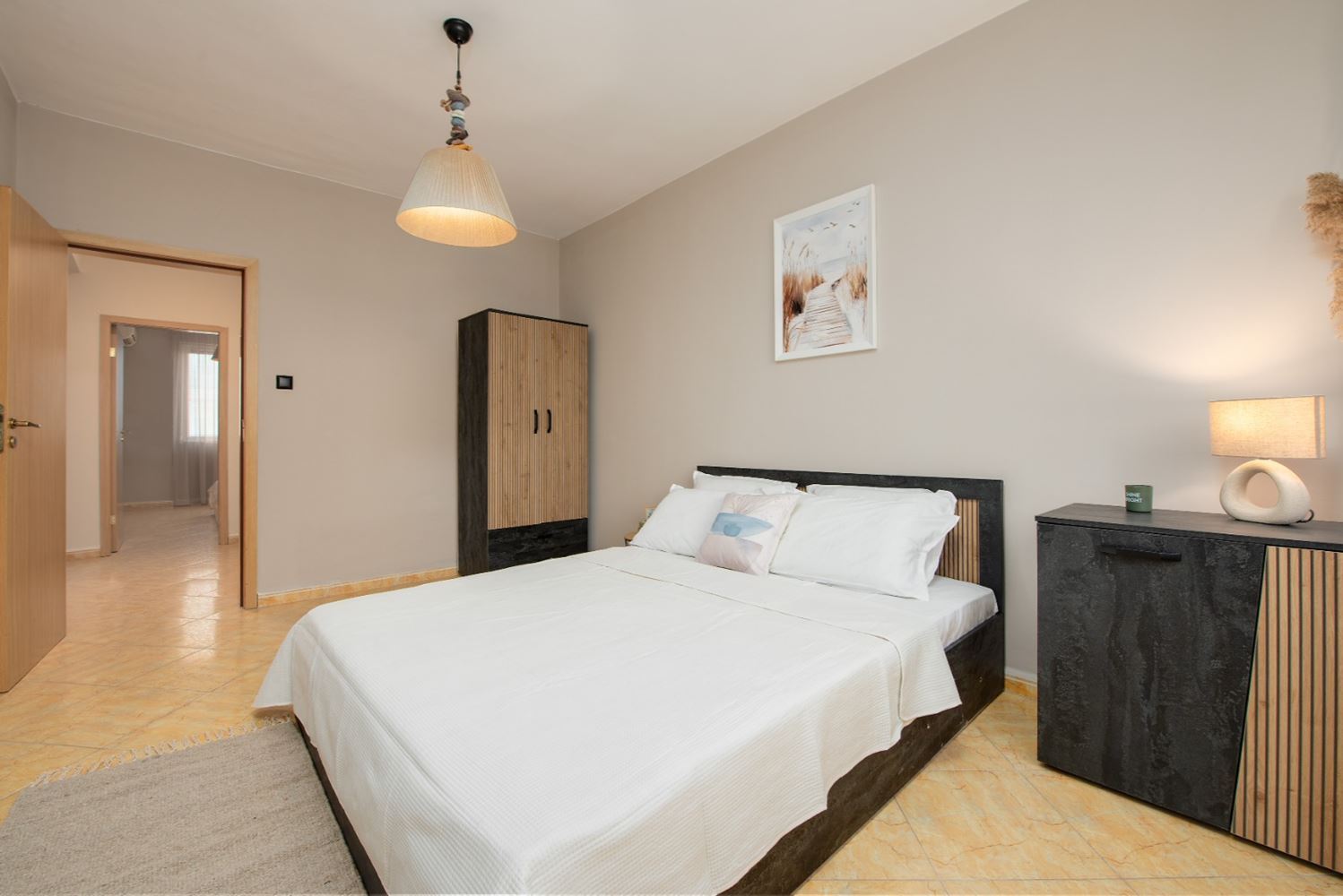 Stylově zrekonstruovaný byt se dvěma ložnicemi v udržovaném komplexu v Slunečném pobřeží – komfort, klid a výborná lokalita