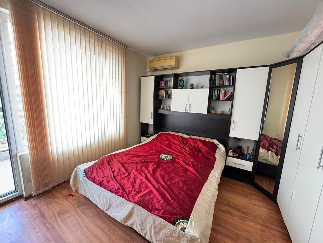 Prostorný apartmán s jednou ložnicí ve Starém městě Pomorie – pouze 50 metrů od pláže s částečným výhledem na moře
