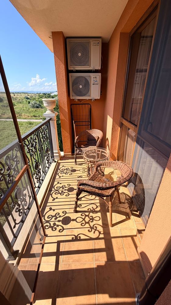 Dvouložnicový apartmán s panoramatickým výhledem, jen krok od moře v Ravdě