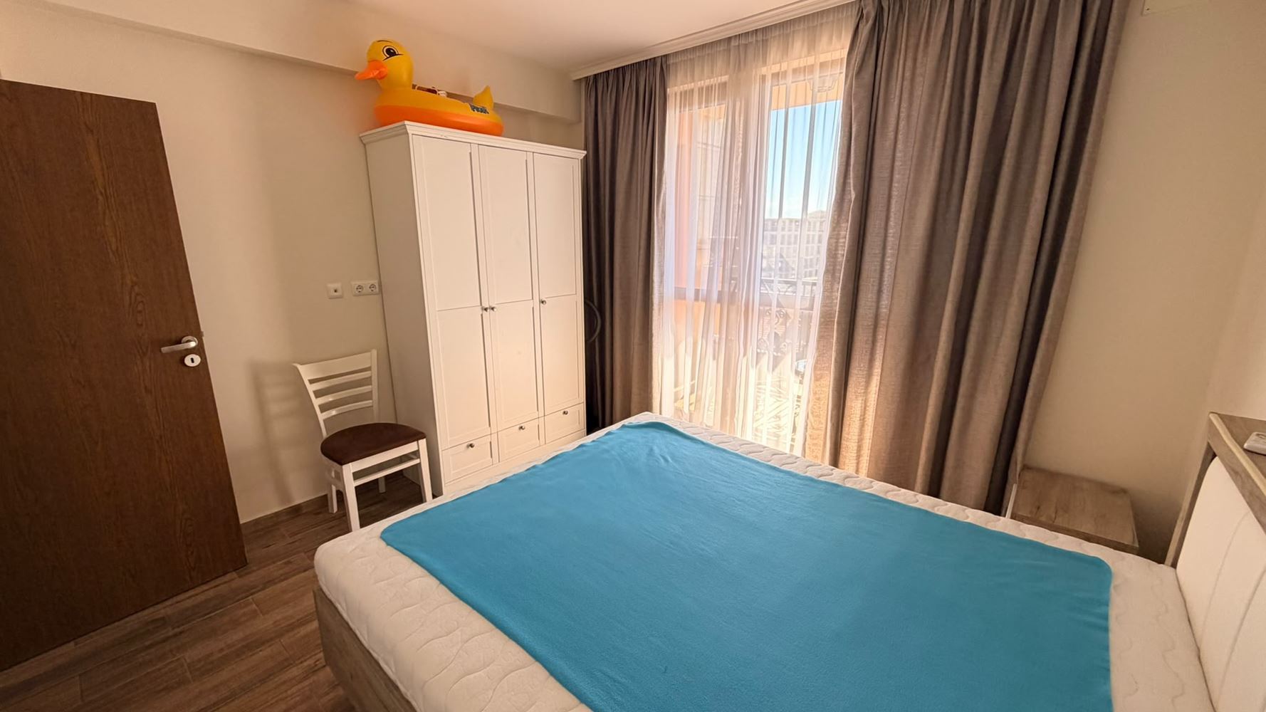 Dvouložnicový apartmán s panoramatickým výhledem, jen krok od moře v Ravdě