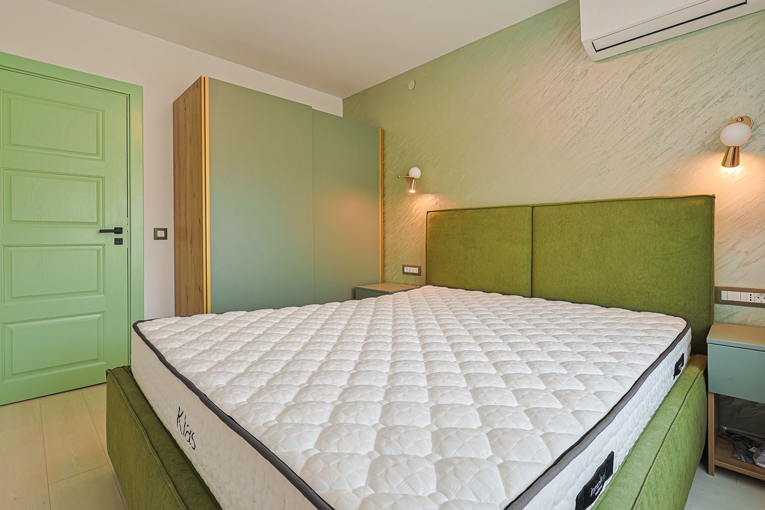 Apartmán se dvěma ložnicemi a panoramatickým výhledem na moře v klidném zeleném komplexu ve Slunečném pobřeží