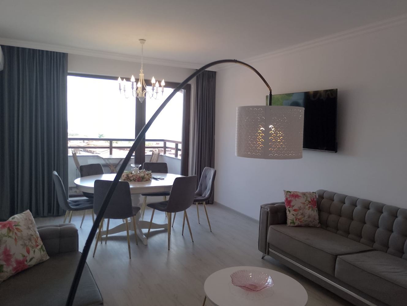 Luxusní třípokojový byt s panoramatickým výhledem na moře a hory v exkluzivním komplexu ve Sveti Vlasu