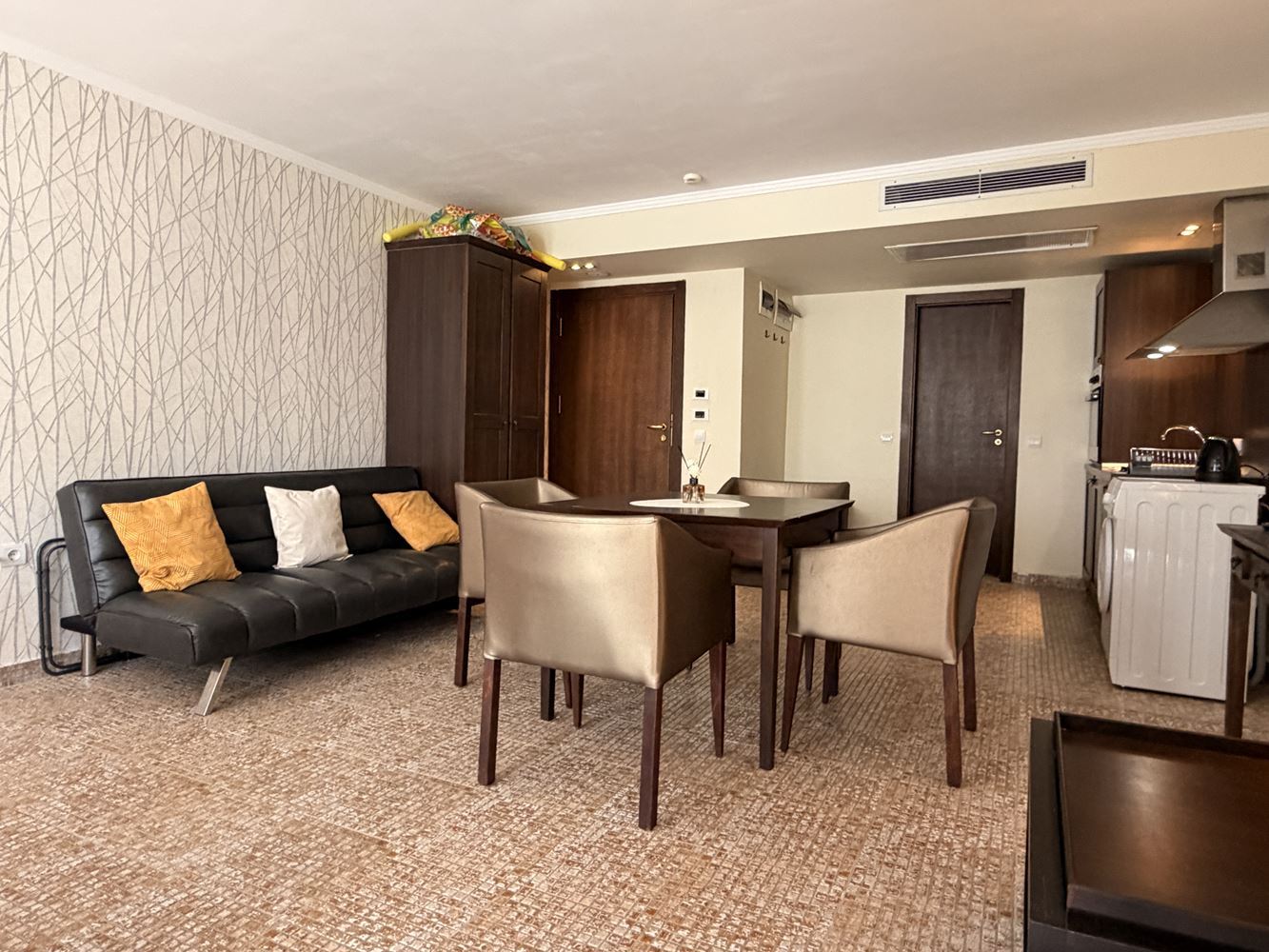 Exkluzivní studio se zahradou a přímým přístupem k bazénu – 100 m od moře ve Slunečném pobřeží