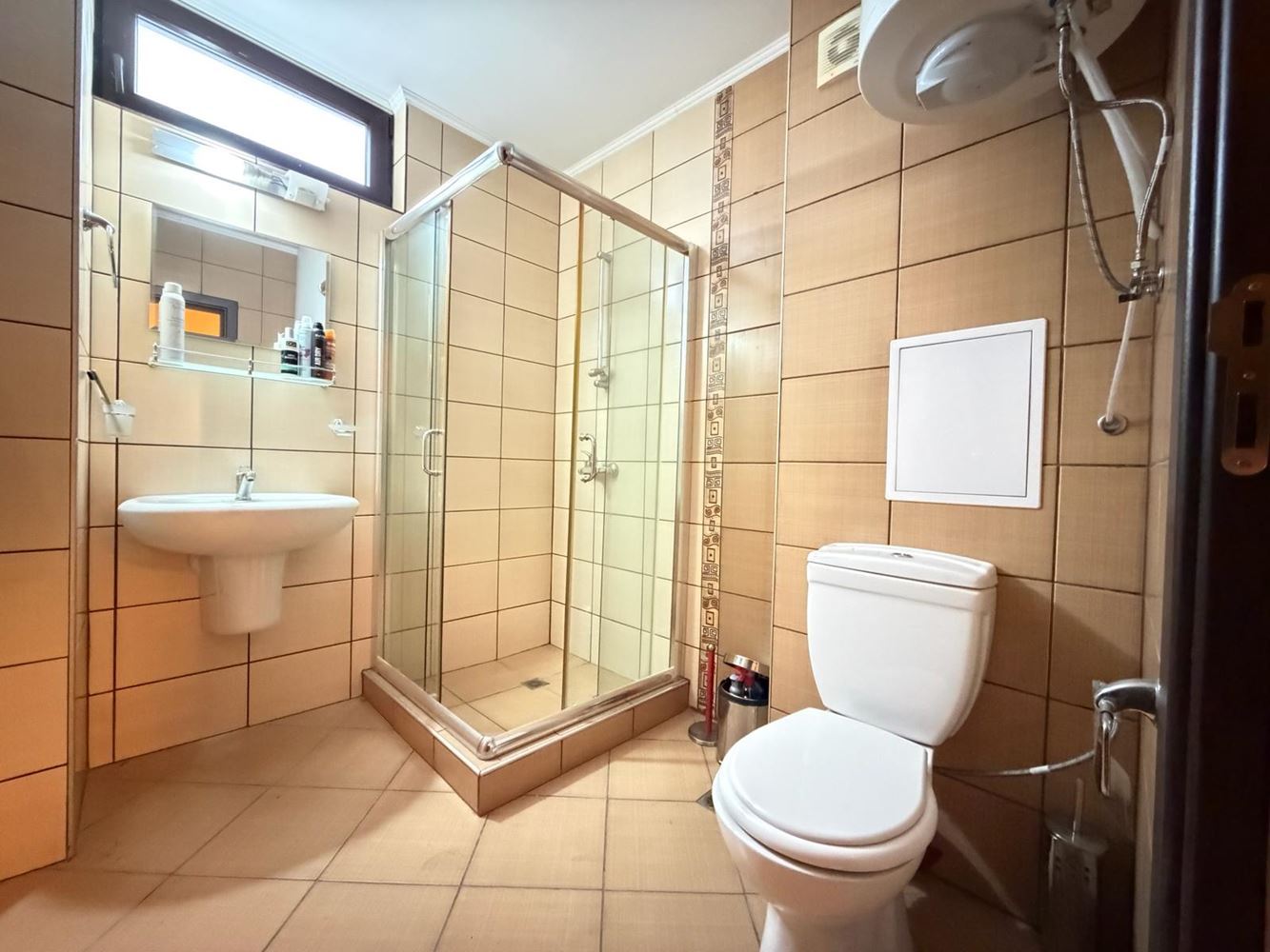 Prostorný třípokojový apartmán v Nesebaru – plně zařízený, v klidné a rychle se rozvíjející oblasti u moře