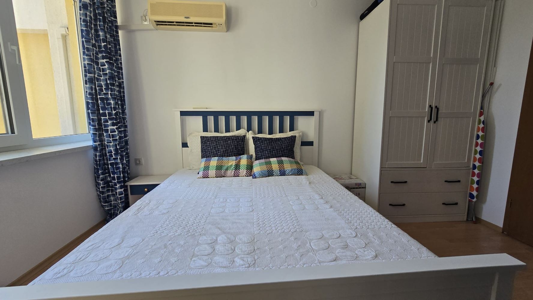 Stylový apartmán s jednou ložnicí v elitním komplexu ve Sveti Vlas – komfort, klid a celoroční pohodlí