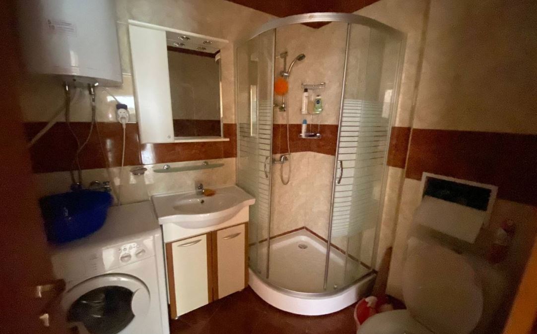 Apartmán se dvěma ložnicemi s výhledem na moře na první linii v Elenite – komfort, příroda a klid