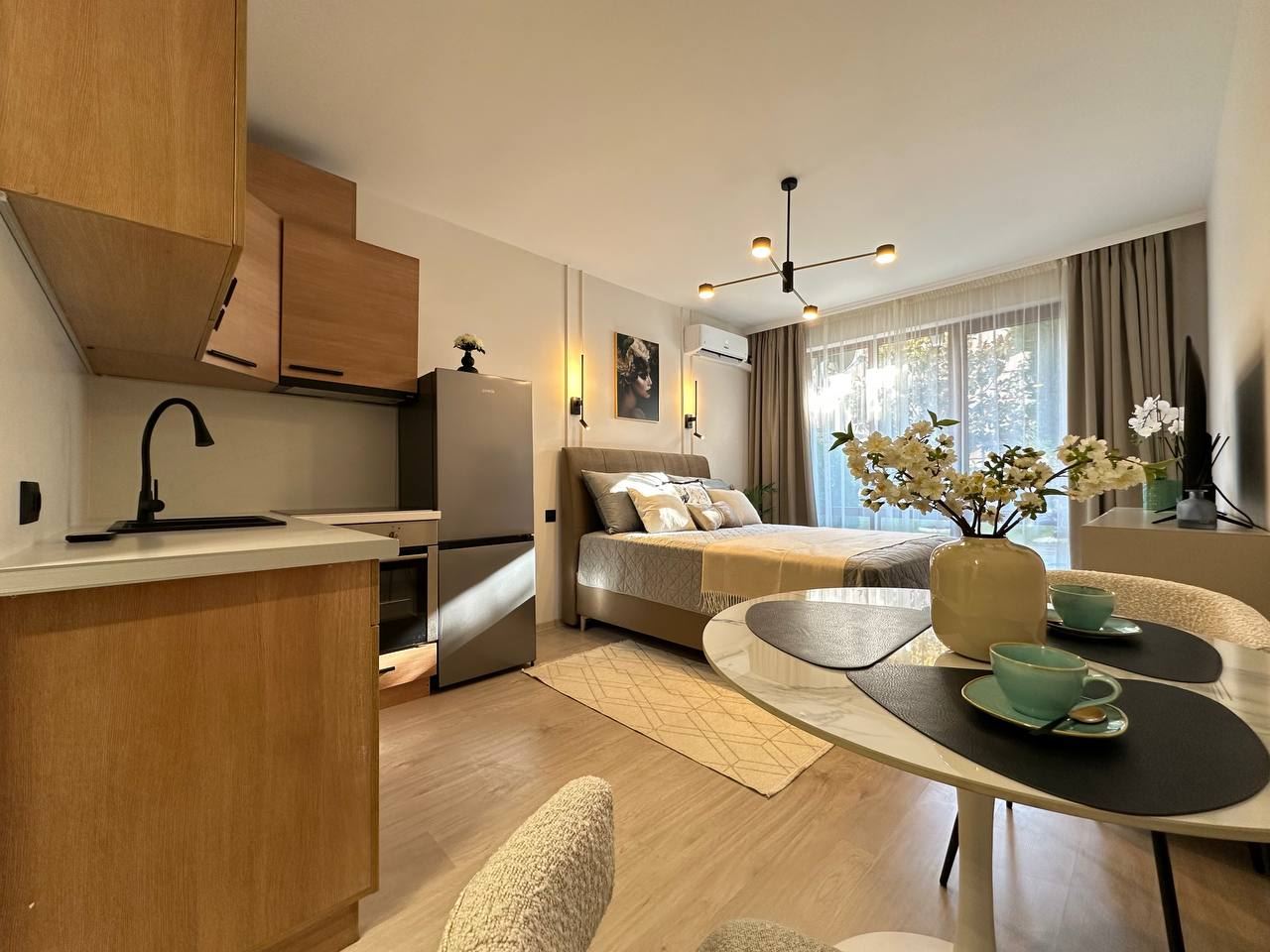 Stylový a útulný apartmán s přímým vstupem k bazénu – moderní studio v uzavřeném komplexu 300 m od moře