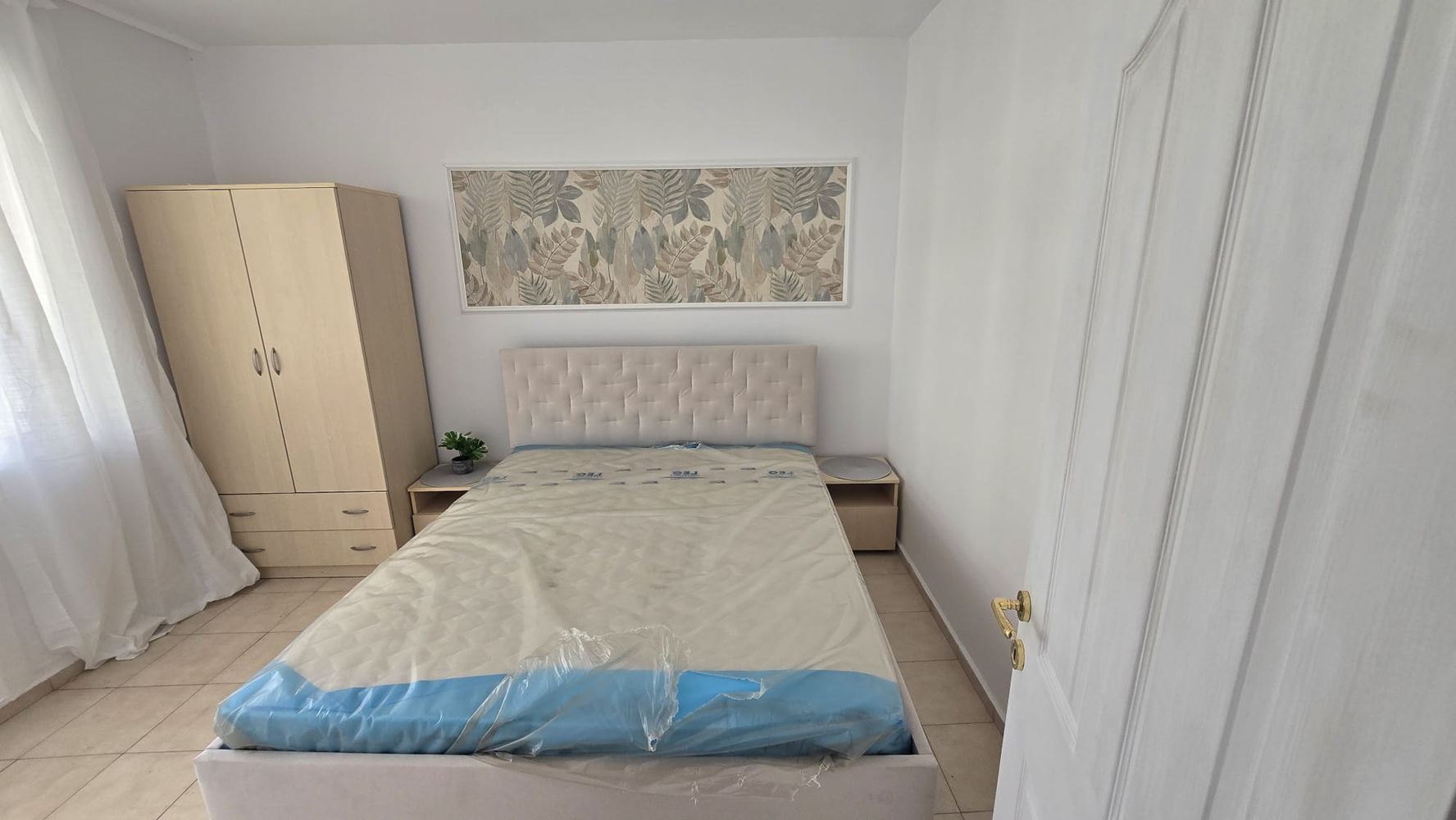 Apartmán se dvěma ložnicemi, jižní orientací a výhledem na bazén v Slunečném pobřeží