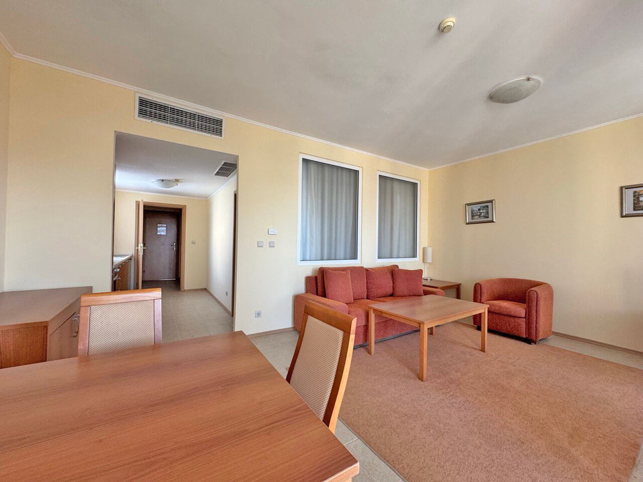 Exkluzivní apartmán s jednou ložnicí v první linii u moře v Pomorie – luxus, prestiž a investice s okamžitou návratností