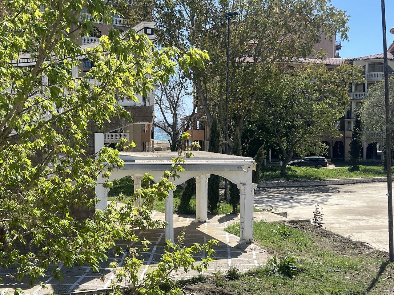 Útulné studio v srdci Elenite – jen pár minut od pláže, v uzavřeném komplexu s bazénem a skvělým zázemím