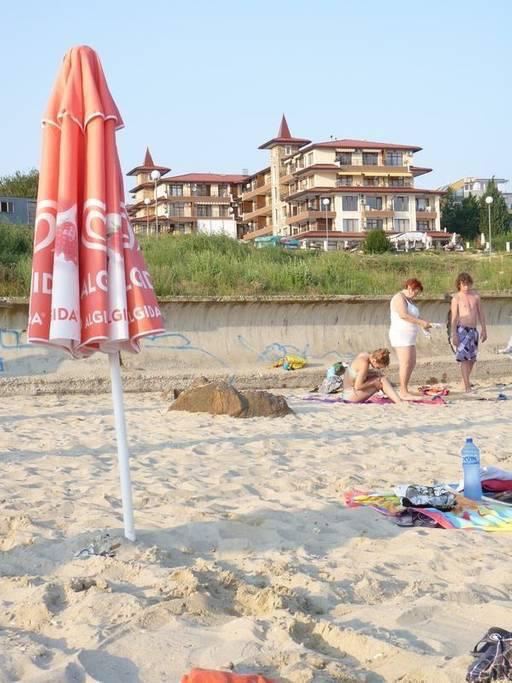 Prostorný apartmán s jednou ložnicí na první linii v malebné Ravdě