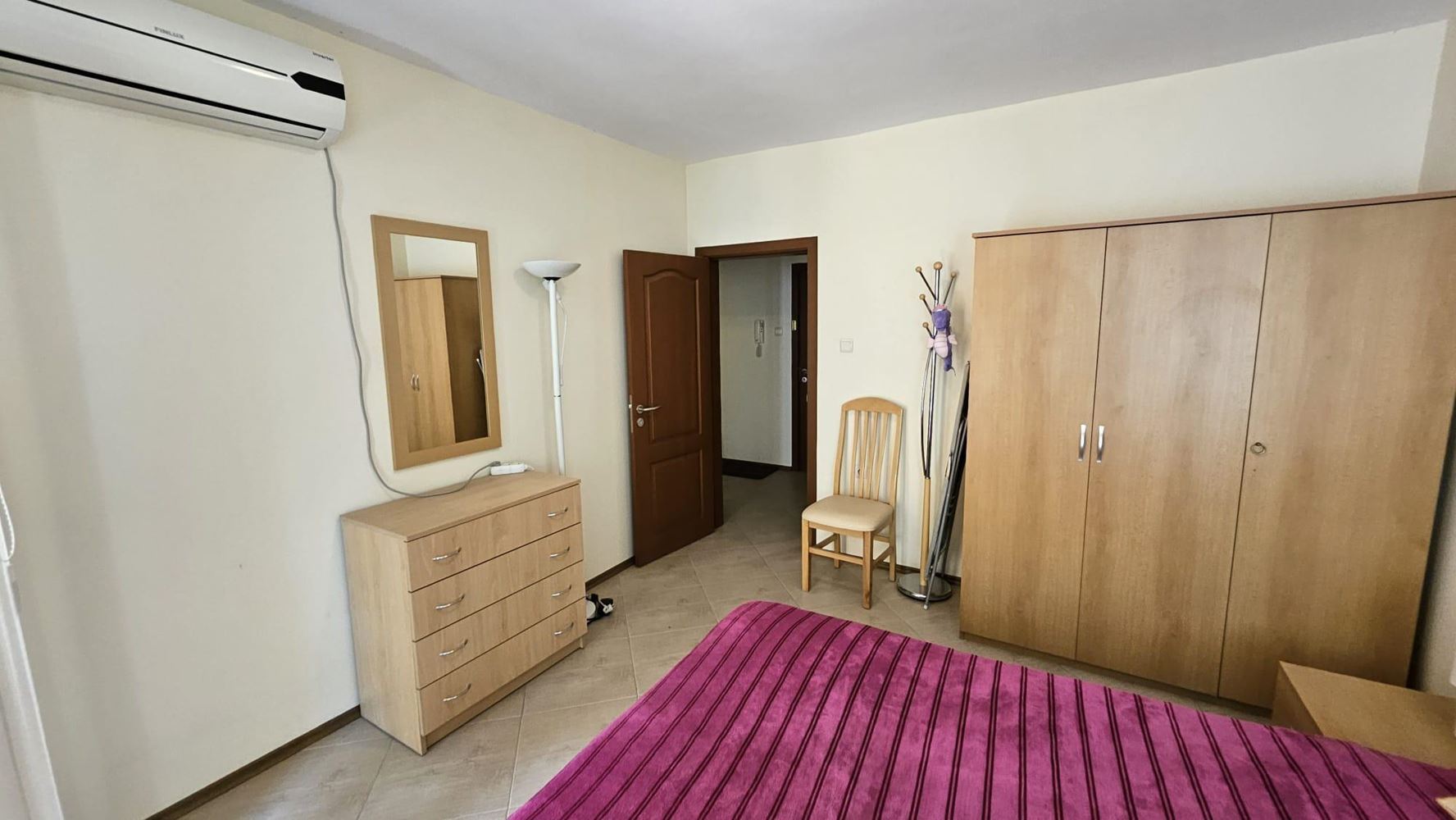 Apartmán se dvěma ložnicemi s vynikající plochou a nízkým poplatkem za údržbu ve Slunečném pobřeží