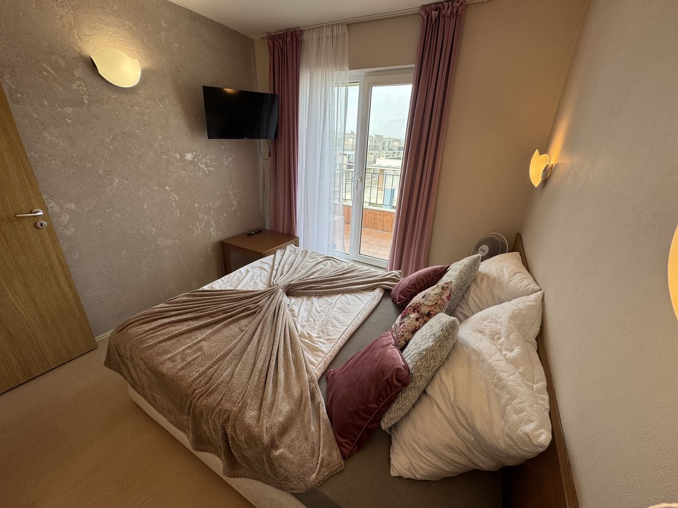 Apartmán s jednou ložnicí a panoramatickým výhledem v srdci Slunečného pobřeží