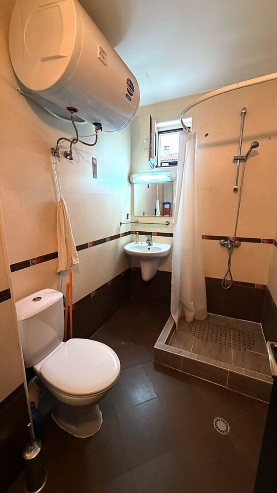 Prostorný byt 1+1 se dvěma terasami ve Sveti Vlas – plně zařízený a připravený k nastěhování