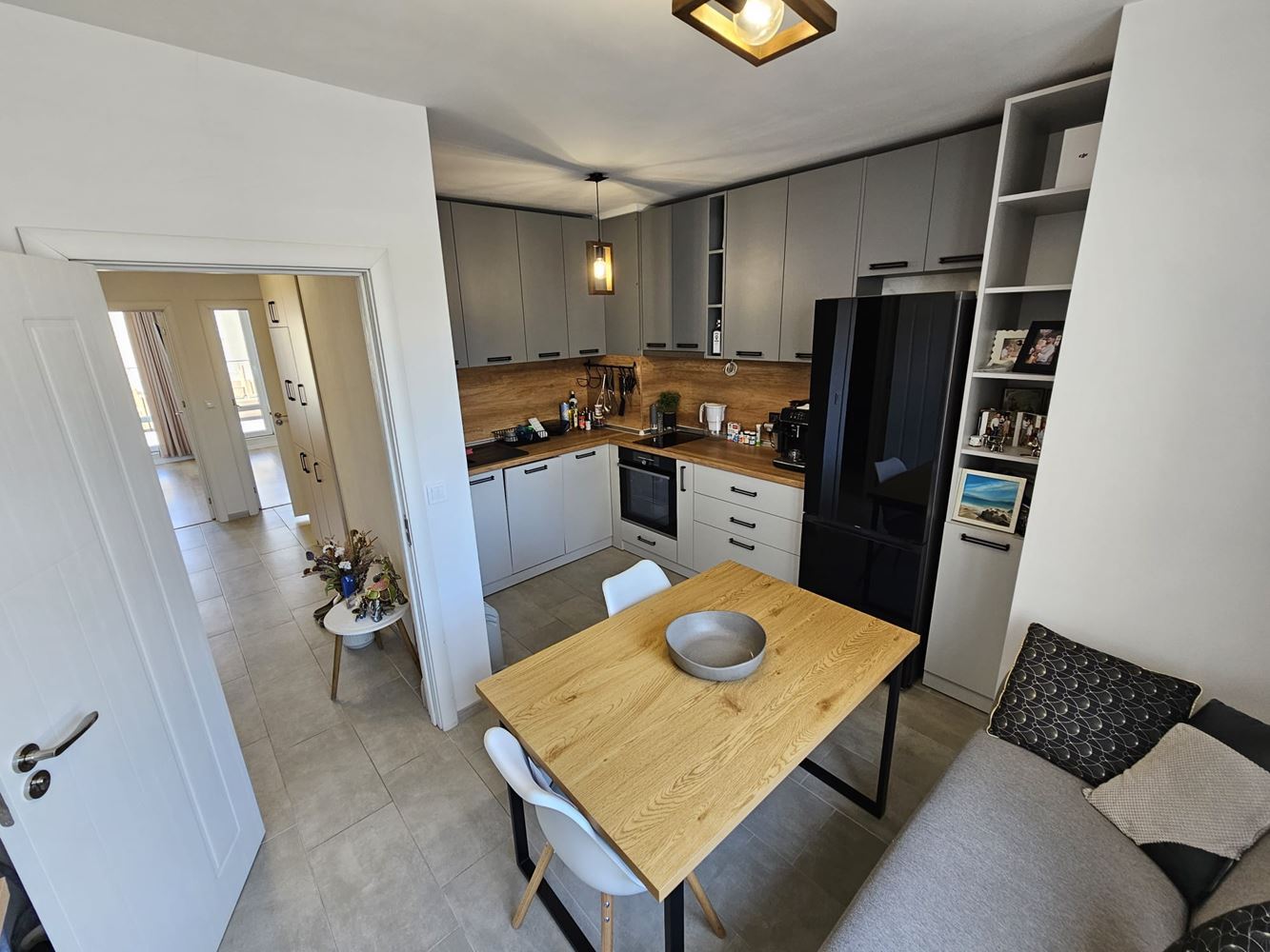 Prostorný a světlý byt se dvěma ložnicemi a dvěma velkými terasami v Meden Rudnik – ideální pro rodinu nebo investici