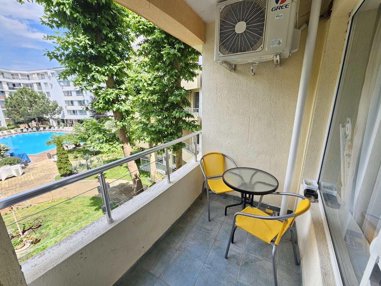 Pouhých 100 metrů od moře! Prostorný apartmán s jednou ložnicí s výhledem na bazén v jednom z nejžádanějších komplexů na Slunečném pobřeží