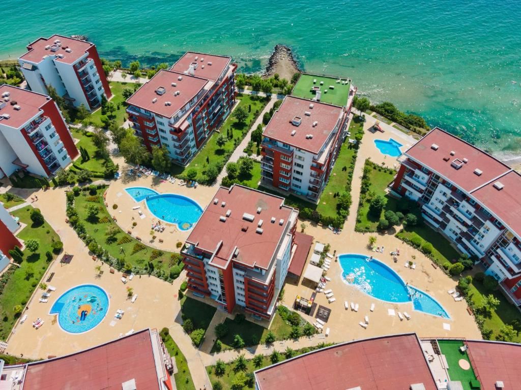 Apartmán se dvěma ložnicemi v luxusním komplexu na první linii ve Sveti Vlas