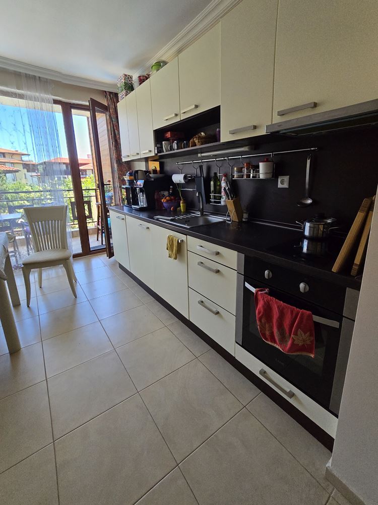Apartmán s jednou ložnicí ve Sveti Vlas s přímým přístupem k bazénu – klidné místo pro bydlení a odpočinek