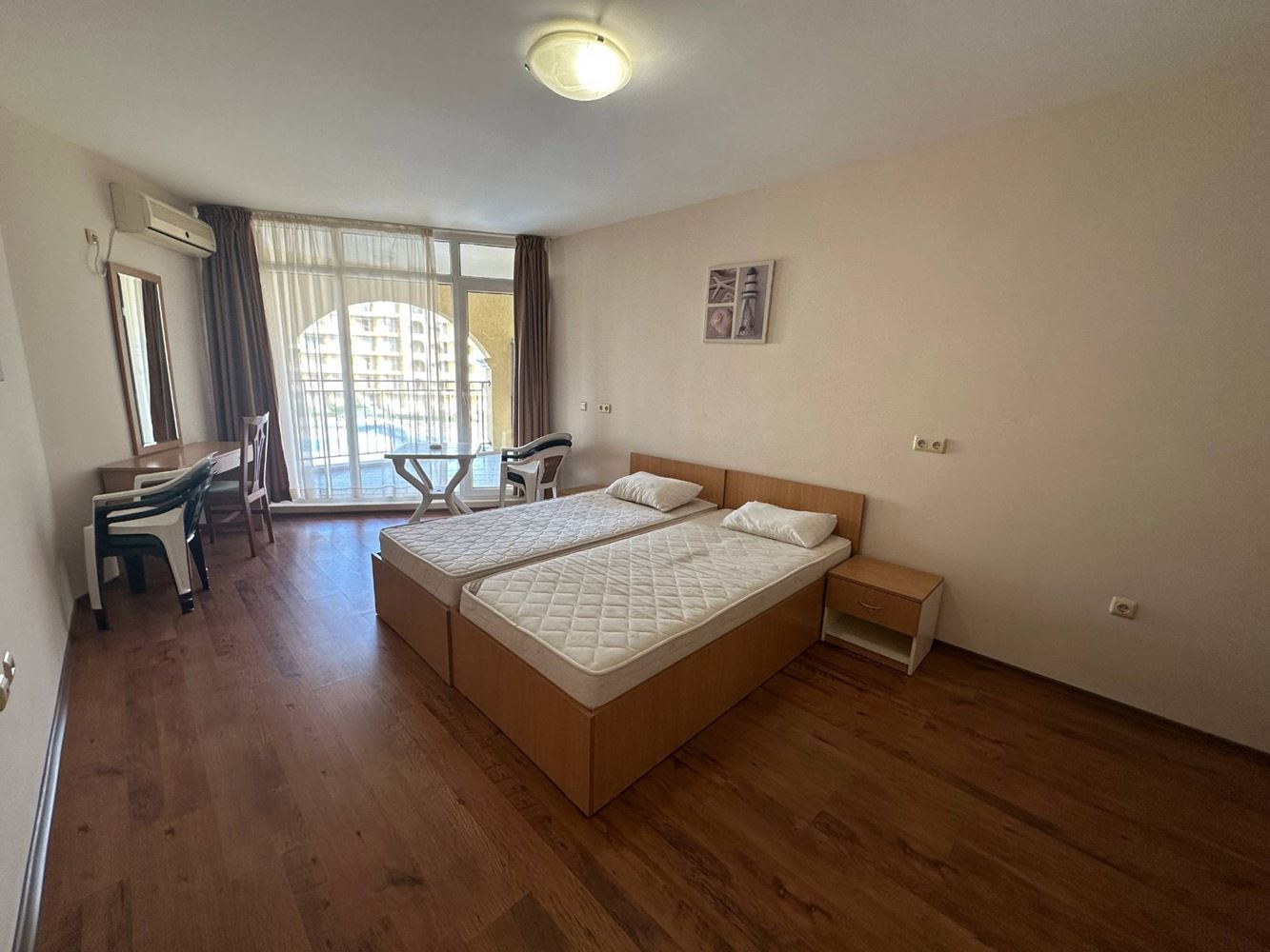 Mořský luxus v první linii – prostorný apartmán se dvěma ložnicemi a výhledem na moře v Aheloy