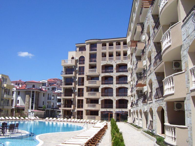 Prostorný apartmán s jednou ložnicí v celoročním komplexu – vynikající volba pro bydlení a investici