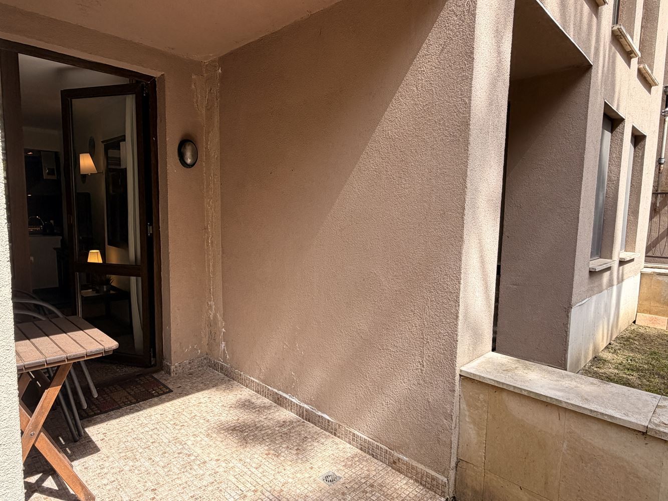 Exkluzivní studio se zahradou a přímým přístupem k bazénu – 100 m od moře ve Slunečném pobřeží