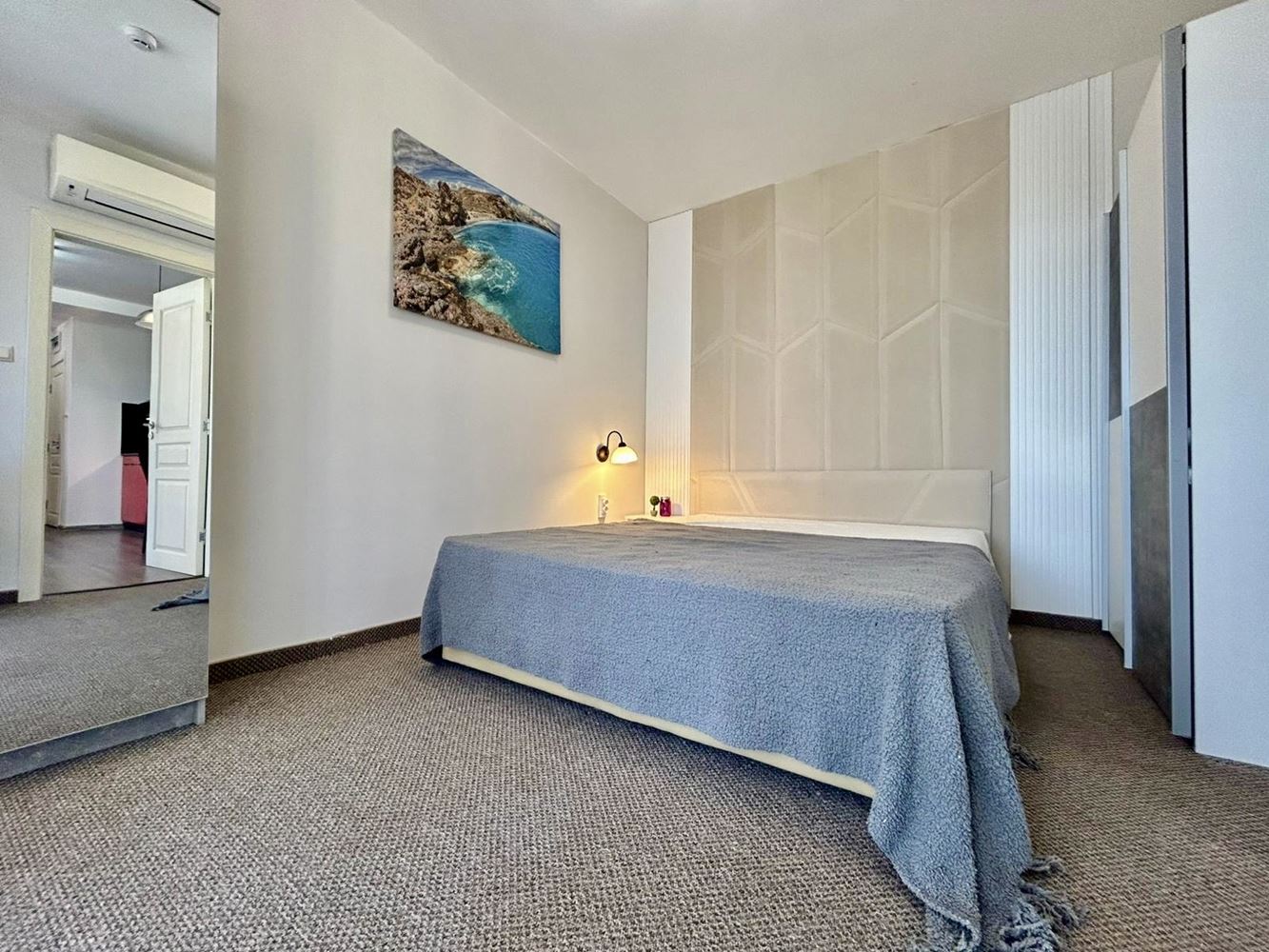 Apartmán s jednou ložnicí a dvěma prostornými terasami ve Slunečném pobřeží – plně zařízený a připravený k užívání