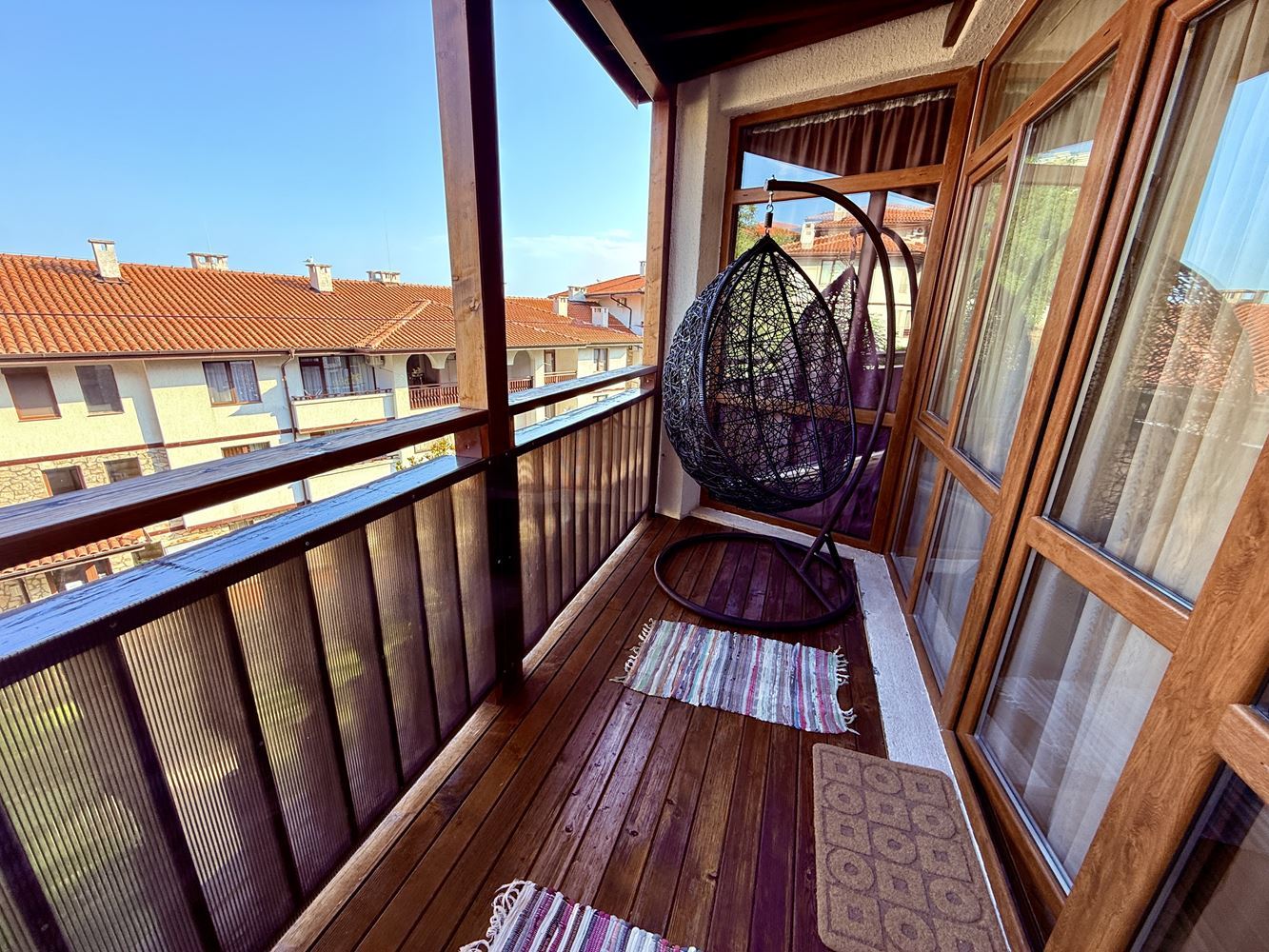 Apartmán v první linii ve Sveti Vlas – stylová nemovitost u pláže a jachetního přístavu „Marina Dinevi“