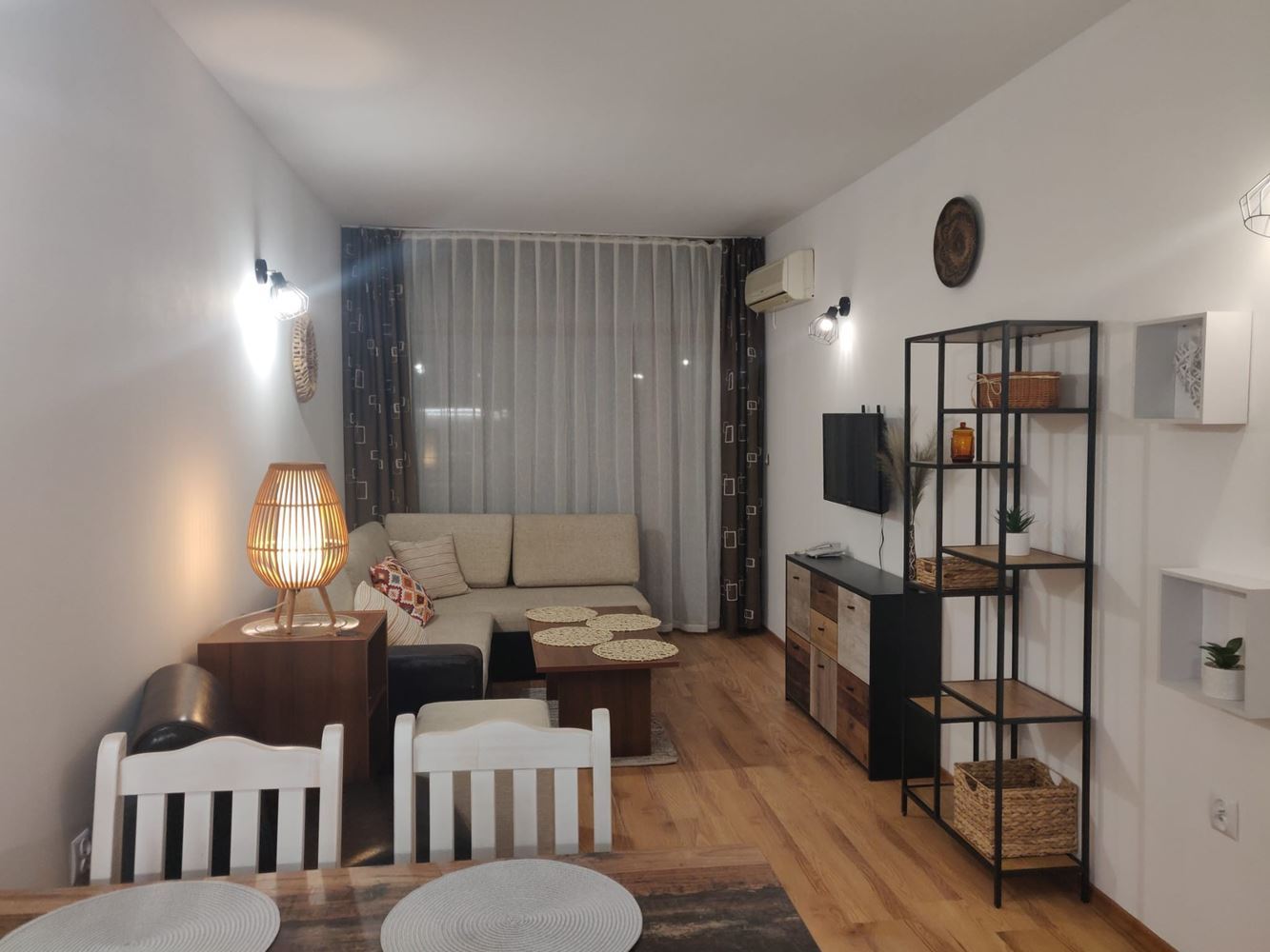 Prostorný apartmán s jednou ložnicí a částečným výhledem na moře – Slunečné pobřeží, 100 m od pláže