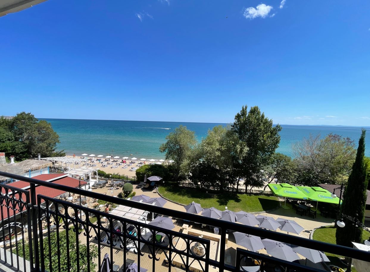 Sveti Vlas: elegantní dvoupokojový apartmán s přímým výhledem na moře