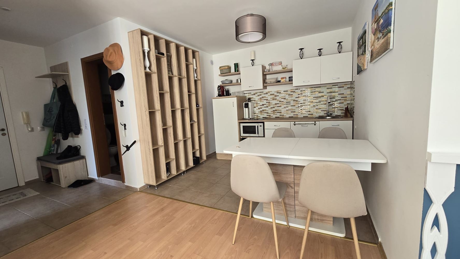 Stylový apartmán s jednou ložnicí v elitním komplexu ve Sveti Vlas – komfort, klid a celoroční pohodlí