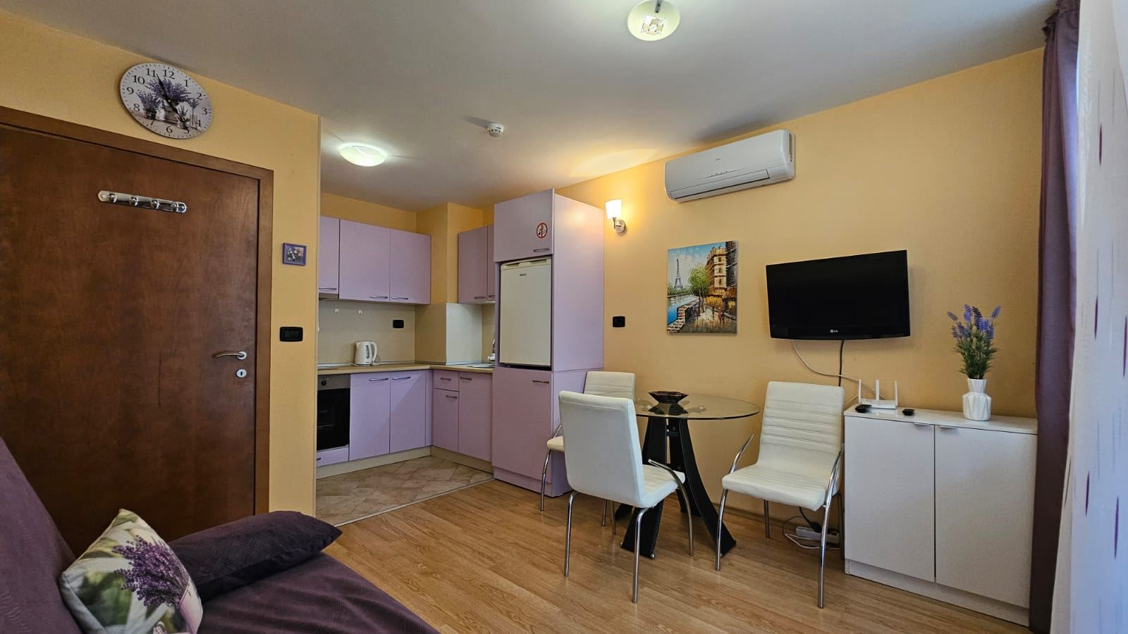 Útulný a stylově zařízený apartmán s jednou ložnicí a částečným výhledem na moře