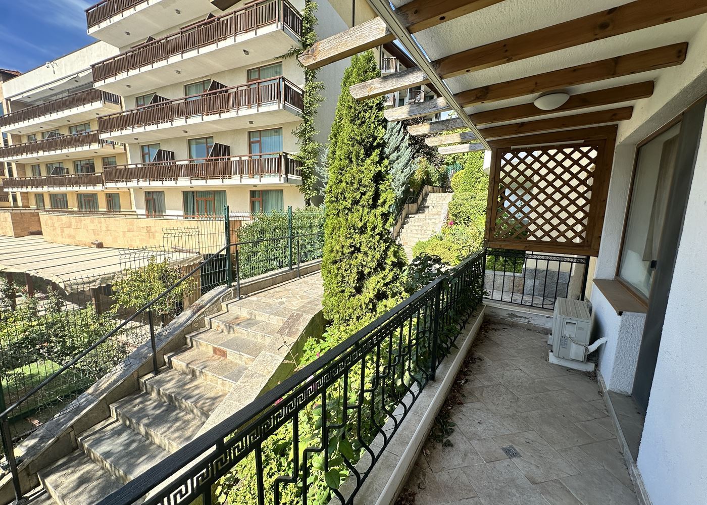 Apartmán s jednou ložnicí v první linii u moře ve Sveti Vlas – útulnost a přímořská atmosféra