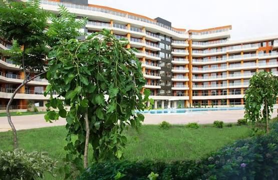 Prostorný apartmán s jednou ložnicí 200 m od moře ve Slunečném pobřeží – luxus, komfort a vynikající lokalita