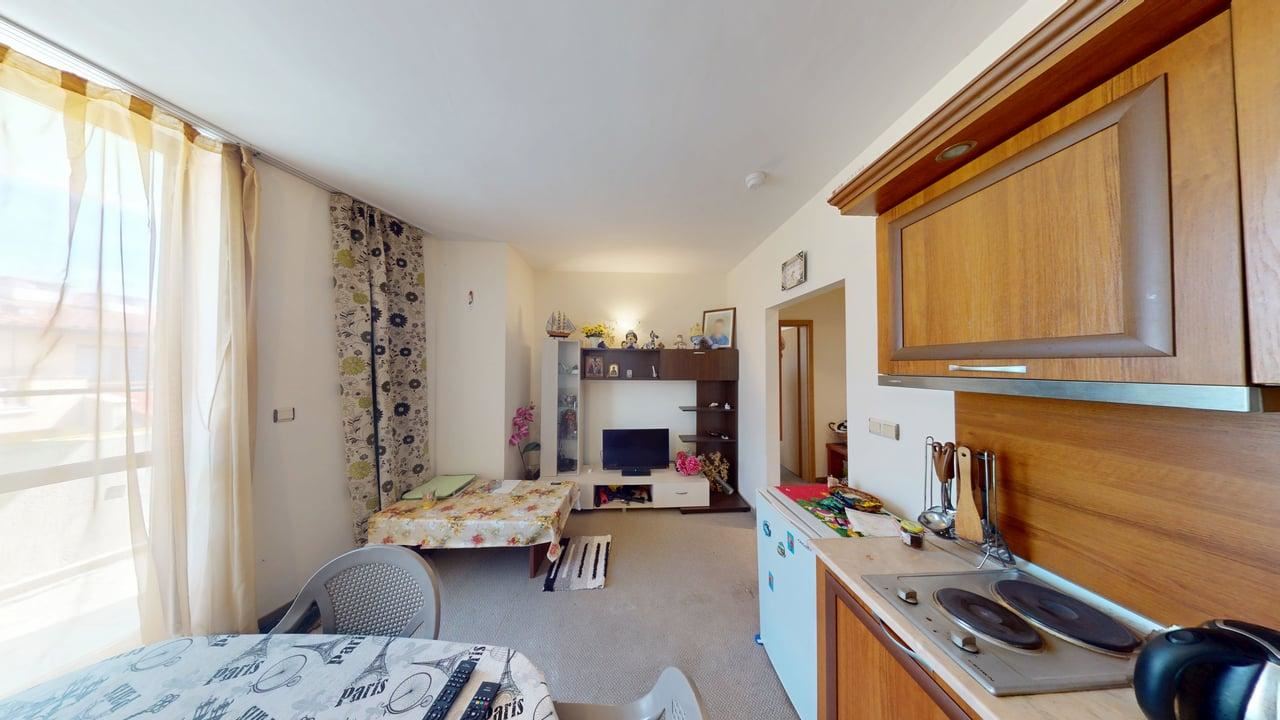 Světlý dvoupokojový apartmán na Slunečném pobřeží – komfort, bezpečí a výborná infrastruktura