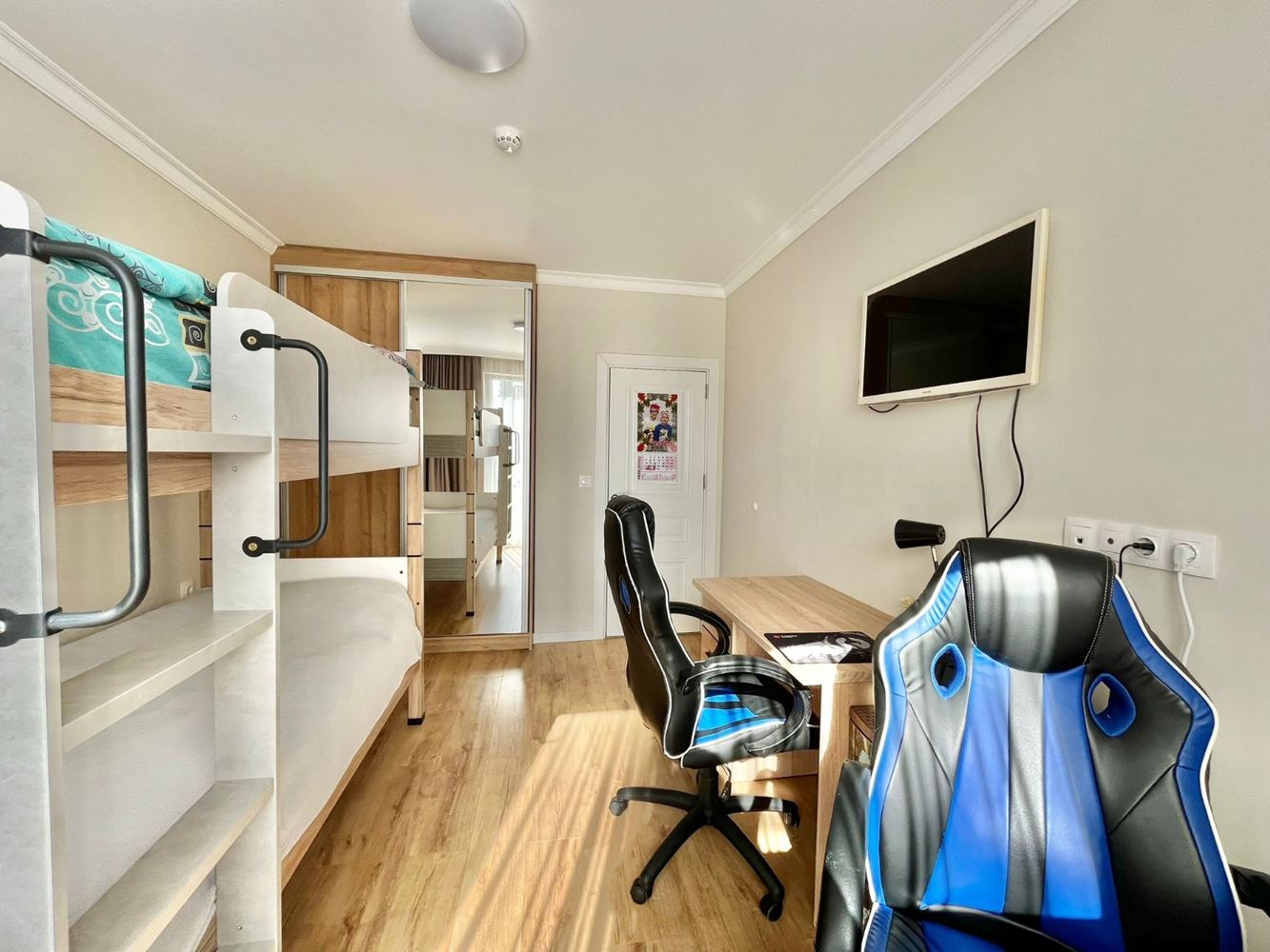 Dvouúrovňový apartmán se dvěma ložnicemi v centru Ravdy – luxus, komfort a vynikající poloha u moře